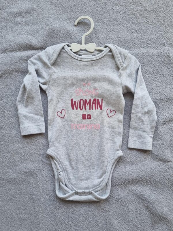 Babybody „Starke Frau im Anmarsch!“